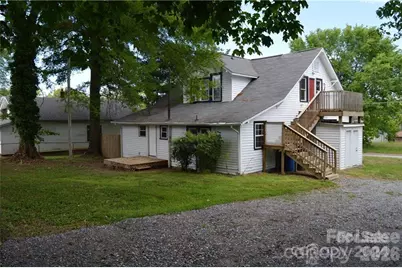 615 Charlotte Avenue, Statesville, NC 28677 - Photo 2