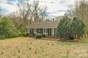 708 E John St, Matthews, NC 28105 - Photo 2