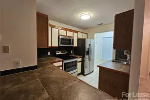 802 Selwyn Oaks Ct, Charlotte, NC 28209 - Photo 2