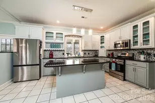 1360 Sweetbriar Ln, Hickory, NC 28602 - Photo 8