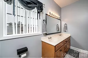 1360 Sweetbriar Ln, Hickory, NC 28602 - Photo 28