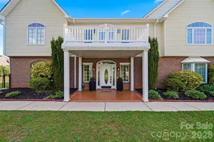 1360 Sweetbriar Ln, Hickory, NC 28602 - Photo 2