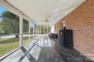 1360 Sweetbriar Ln, Hickory, NC 28602 - Photo 36