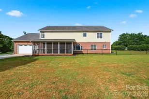 1360 Sweetbriar Ln, Hickory, NC 28602 - Photo 40