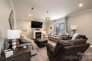 1360 Sweetbriar Ln, Hickory, NC 28602 - Photo 4