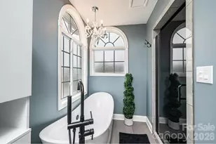 1360 Sweetbriar Ln, Hickory, NC 28602 - Photo 24