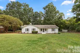2411 Kimway Dr, Matthews, NC 28105 - Photo 2