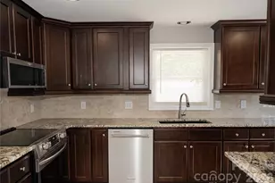 728 Morningside Dr, Mount Holly, NC 28120 - Photo 4