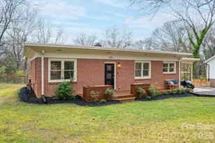 335 E Sumner St, Lincolnton, NC 28092 - Photo 2