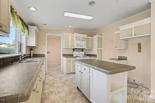 100 Acreview Ln, Maiden, NC 28650 - Photo 12