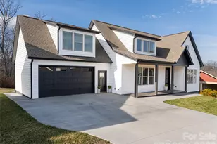 1031 Hillside Ridge Rd, Candler, NC 28715 - Photo 2