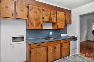 517 Grandin Rd, Charlotte, NC 28208 - Photo 22