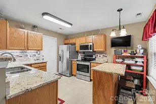 741 Wilderness Trail Dr, Charlotte, NC 28214 - Photo 2