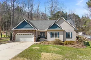 163 Oak Apple Ln, Hendersonville, NC 28792 - Photo 2