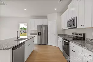 6733 Fairford Dr, Charlotte, NC 28215 - Photo 6