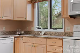 301 N Scarlet Oak Ln, Hendersonville, NC 28791 - Photo 4