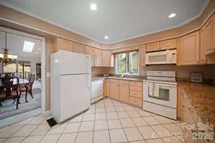 301 N Scarlet Oak Ln, Hendersonville, NC 28791 - Photo 10