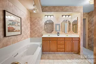 301 N Scarlet Oak Ln, Hendersonville, NC 28791 - Photo 18