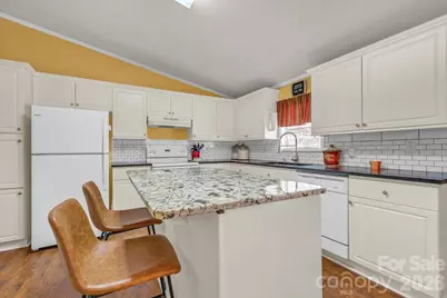 401 Lynn Gap Road, Spruce Pine, NC 28777 - Photo 6