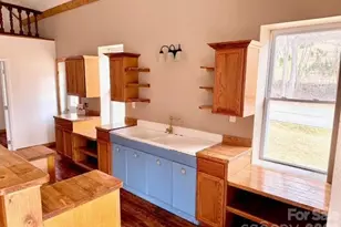 6367 Nc 261 Hwy, Bakersville, NC 28705 - Photo 18