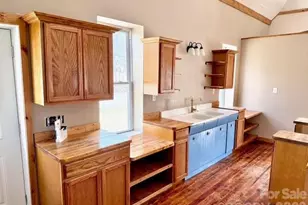 6367 Nc 261 Hwy, Bakersville, NC 28705 - Photo 20