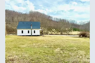 6367 Nc 261 Highway, Bakersville, NC 28705 - Photo 6