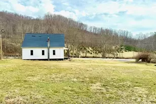 6367 Nc 261 Hwy, Bakersville, NC 28705 - Photo 6