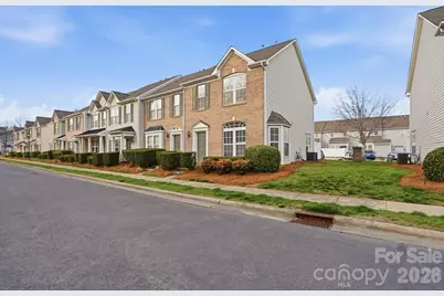 4723 Forestridge Commons Drive, Charlotte, NC 28269 - Photo 2