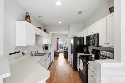 4723 Forestridge Commons Drive, Charlotte, NC 28269 - Photo 8