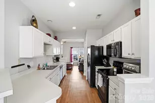 4723 Forestridge Commons Dr, Charlotte, NC 28269 - Photo 8