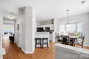 4723 Forestridge Commons Dr, Charlotte, NC 28269 - Photo 4