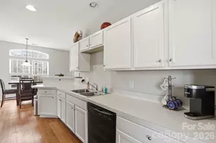 4723 Forestridge Commons Dr, Charlotte, NC 28269 - Photo 12