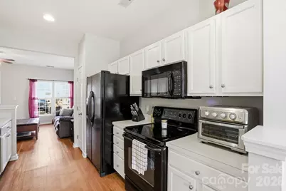 4723 Forestridge Commons Drive, Charlotte, NC 28269 - Photo 10