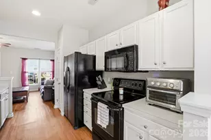 4723 Forestridge Commons Dr, Charlotte, NC 28269 - Photo 10