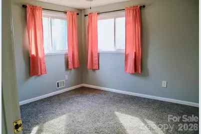 2280 19th Avenue NE, Hickory, NC 28601 - Photo 10