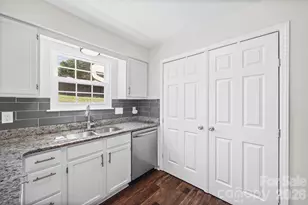 6104 Sunbridge Ct, Charlotte, NC 28269 - Photo 6