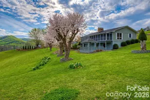 220 Grand View Ln, Burnsville, NC 28714 - Photo 2