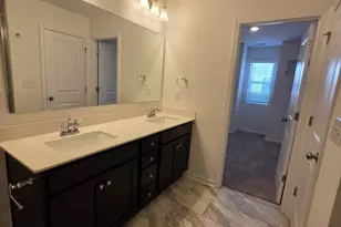 5240 Kinsbridge Dr, Charlotte, NC 28227 - Photo 2
