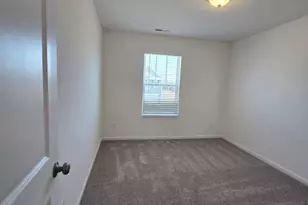 5240 Kinsbridge Dr, Charlotte, NC 28227 - Photo 4