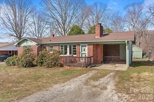 303 Stonewall Ave, Swannanoa, NC 28778 - Photo 4