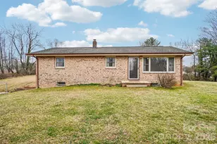 277 Powell St, Hendersonville, NC 28792 - Photo 2