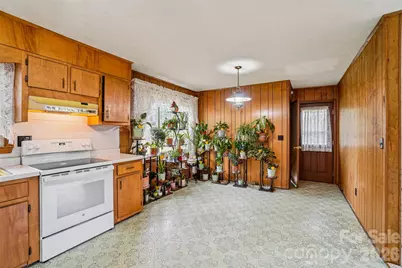 277 Powell Street, Hendersonville, NC 28792 - Photo 8