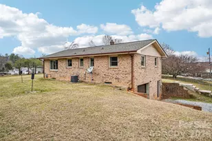 277 Powell St, Hendersonville, NC 28792 - Photo 24