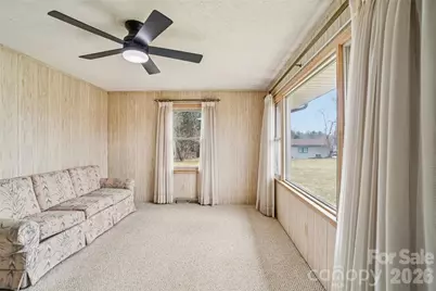 277 Powell Street, Hendersonville, NC 28792 - Photo 4