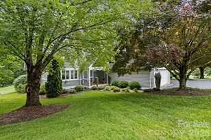 104 Overlook Dr, Flat Rock, NC 28731 - Photo 1