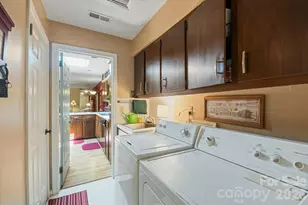 106 E Laurel Ln, Etowah, NC 28729 - Photo 18