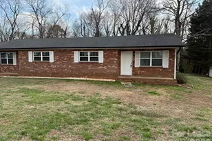 1456 17th Ave NE, Hickory, NC 28601 - Photo 1