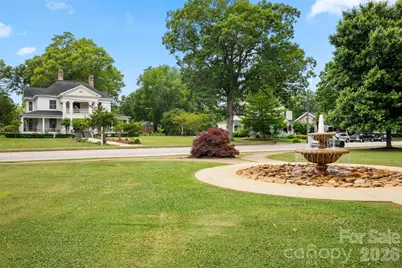 530 E Rutledge Avenue, Gaffney, SC 29340 - Photo 2