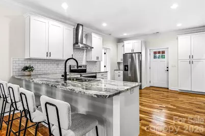 807 N Whitted Street, Hendersonville, NC 28791 - Photo 2