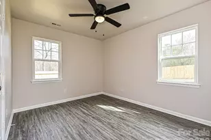 7826 Burch Shire Rd, Charlotte, NC 28269 - Photo 18